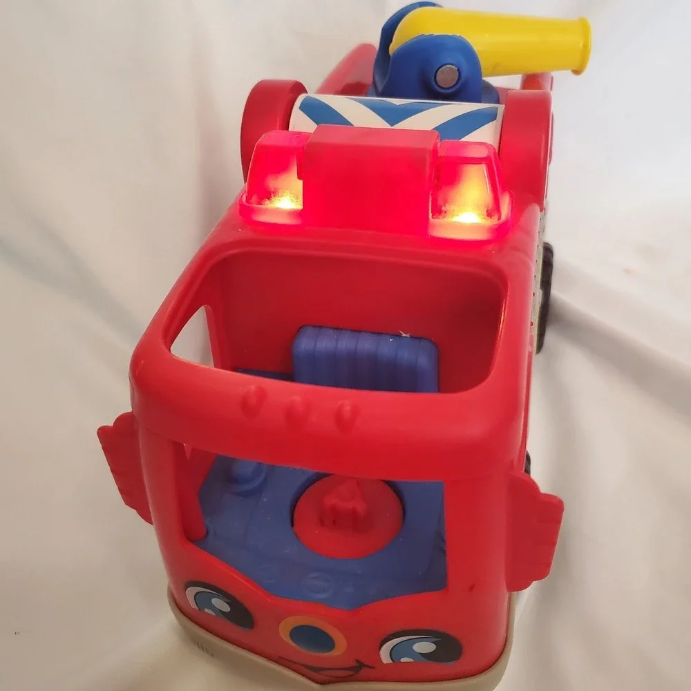Fisher-Price Little People Helping Others Fire Truck with Lights‎ and Sounds